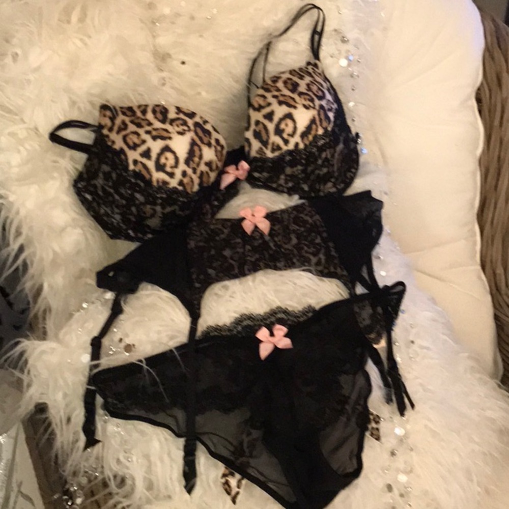 NWT Victoria’s Secret Very Sexy Bra, Garter and Panty Set